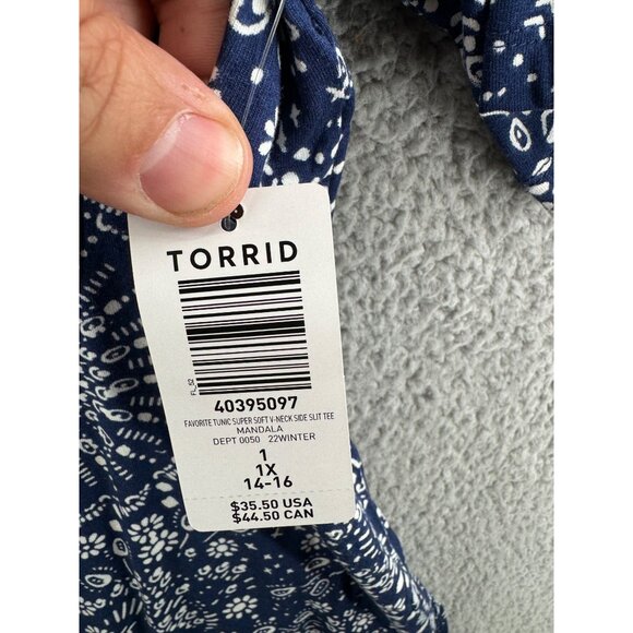 Torrid Women's Mandala Print Super Soft V-Neck Knit Tunic Top Size 1X NWT - Picture 4 of 6